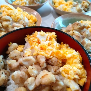 フライパンで簡単！鶏なんこつ＆たまご丼